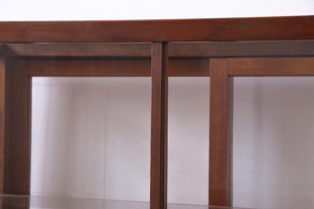 レトロ家具　昭和レトロ　ヒノキ材　シンプルな木枠が味わい深いガラスケース(ショーケース、陳列棚)