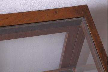 レトロ家具　昭和レトロ　ヒノキ材　シンプルな木枠が味わい深いガラスケース(ショーケース、陳列棚)
