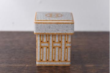 中古　Hermes(エルメス)　モザイク ヴァンキャトル　スクエアプレート、カップ&ソーサー、ティーキャディーセット(洋食器)(定価合計約14万円)