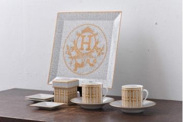 中古　Hermes(エルメス)　モザイク ヴァンキャトル　スクエアプレート、カップ&ソーサー、ティーキャディーセット(洋食器)(定価合計約14万円)