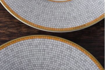 中古　Hermes(エルメス)　モザイク ヴァンキャトル　スクエアプレート、カップ&ソーサー、ティーキャディーセット(洋食器)(定価合計約14万円)