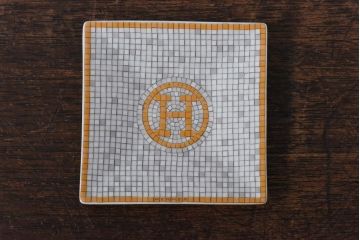 中古　Hermes(エルメス)　モザイク ヴァンキャトル　スクエアプレート、カップ&ソーサー、ティーキャディーセット(洋食器)(定価合計約14万円)