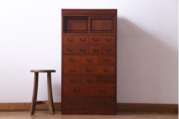 ビンテージ 民芸家具　カリン無垢材　花梨　上品な佇まいの引き出し(薬箪笥)(定価約29万円)