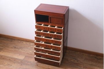 ビンテージ 民芸家具　カリン無垢材　花梨　上品な佇まいの引き出し(薬箪笥)(定価約29万円)