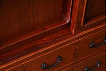 ビンテージ 民芸家具　カリン無垢材　花梨　上品な佇まいの引き出し(薬箪笥)(定価約29万円)