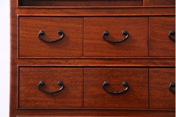 ビンテージ 民芸家具　カリン無垢材　花梨　上品な佇まいの引き出し(薬箪笥)(定価約29万円)