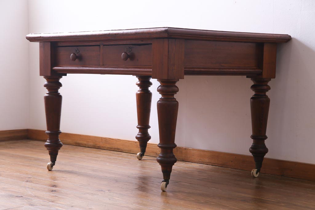 アンティーク家具　フランスアンティーク　パイン材　使い込まれた風格の漂うキャスター付きテーブル(デスク、在宅ワーク、在宅用カフェテーブル)