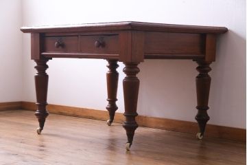 アンティーク家具　フランスアンティーク　パイン材　使い込まれた風格の漂うキャスター付きテーブル(デスク、在宅ワーク、在宅用カフェテーブル)