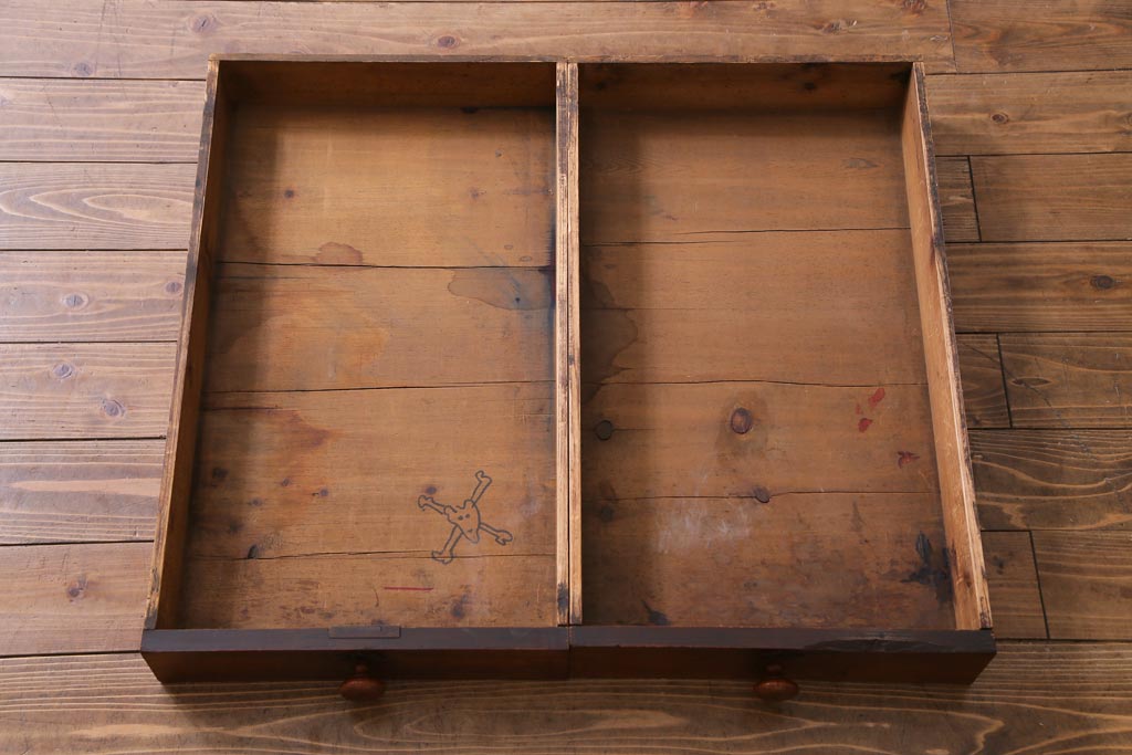 アンティーク家具　フランスアンティーク　パイン材　使い込まれた風格の漂うキャスター付きテーブル(デスク、在宅ワーク、在宅用カフェテーブル)