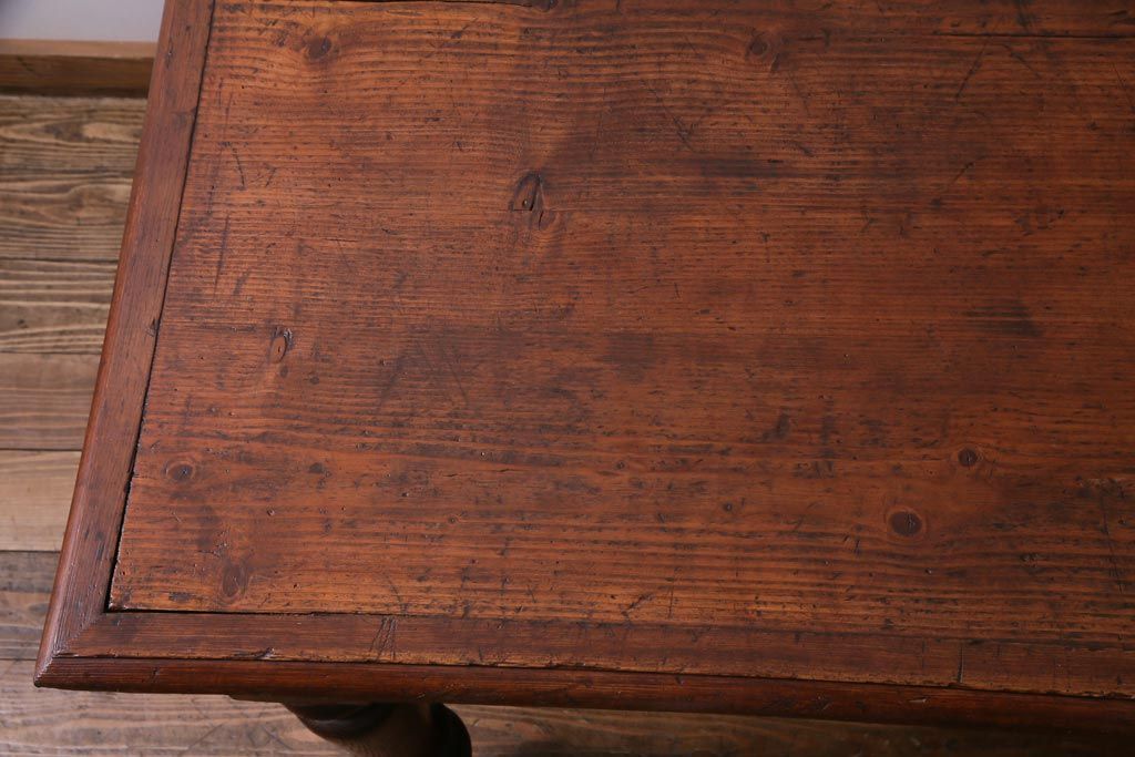 アンティーク家具　フランスアンティーク　パイン材　使い込まれた風格の漂うキャスター付きテーブル(デスク、在宅ワーク、在宅用カフェテーブル)