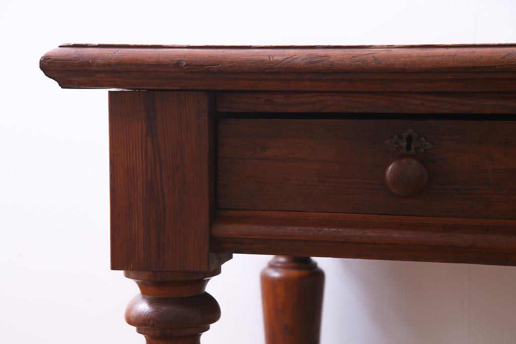 アンティーク家具　フランスアンティーク　パイン材　使い込まれた風格の漂うキャスター付きテーブル(デスク、在宅ワーク、在宅用カフェテーブル)