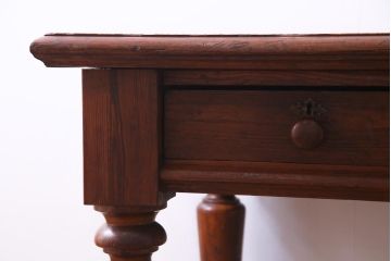 アンティーク家具　フランスアンティーク　パイン材　使い込まれた風格の漂うキャスター付きテーブル(デスク、在宅ワーク、在宅用カフェテーブル)