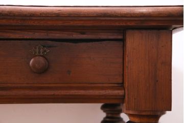 アンティーク家具　フランスアンティーク　パイン材　使い込まれた風格の漂うキャスター付きテーブル(デスク、在宅ワーク、在宅用カフェテーブル)