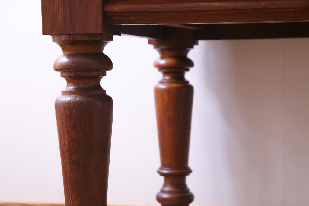 アンティーク家具　フランスアンティーク　パイン材　使い込まれた風格の漂うキャスター付きテーブル(デスク、在宅ワーク、在宅用カフェテーブル)