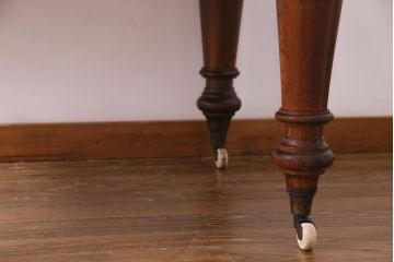 アンティーク家具　フランスアンティーク　パイン材　使い込まれた風格の漂うキャスター付きテーブル(デスク、在宅ワーク、在宅用カフェテーブル)