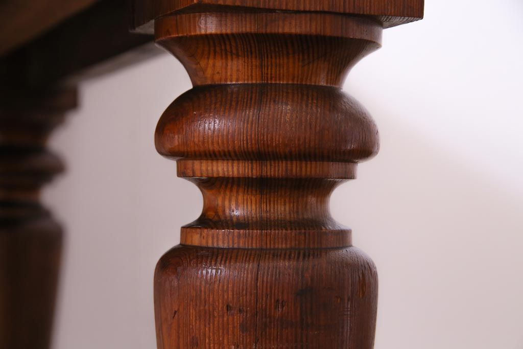 アンティーク家具　フランスアンティーク　パイン材　使い込まれた風格の漂うキャスター付きテーブル(デスク、在宅ワーク、在宅用カフェテーブル)