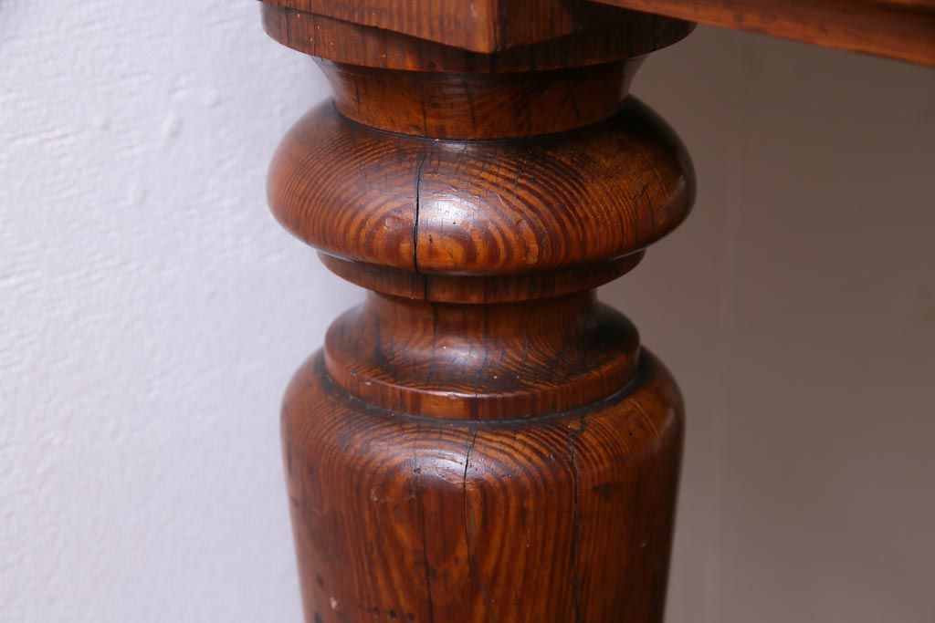 アンティーク家具　フランスアンティーク　パイン材　使い込まれた風格の漂うキャスター付きテーブル(デスク、在宅ワーク、在宅用カフェテーブル)