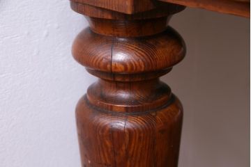 アンティーク家具　フランスアンティーク　パイン材　使い込まれた風格の漂うキャスター付きテーブル(デスク、在宅ワーク、在宅用カフェテーブル)