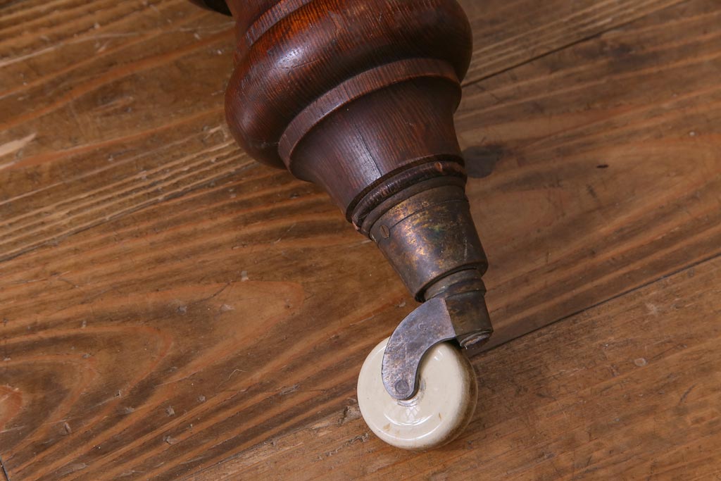 アンティーク家具　フランスアンティーク　パイン材　使い込まれた風格の漂うキャスター付きテーブル(デスク、在宅ワーク、在宅用カフェテーブル)