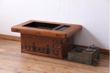 アンティーク雑貨　和製アンティーク　銅燗壺付き　ケヤキ・黒柿　別格品!細部の意匠までこだわり抜かれた長火鉢(木製火鉢)