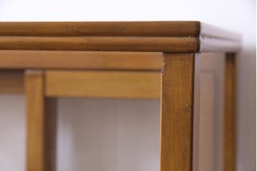 レトロ家具　昭和レトロ　脚付き　シンプルで素朴な小振りサイズの縦型ガラスケース(ショーケース)