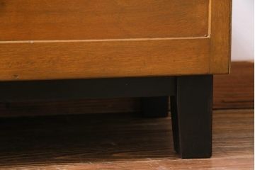 レトロ家具　昭和レトロ　脚付き　シンプルで素朴な小振りサイズの縦型ガラスケース(ショーケース)
