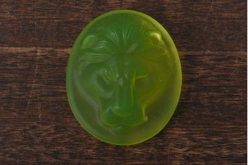 アンティーク雑貨　ウランガラス(ワセリンガラス)　ライオンのペーパーウェイト(文鎮、ディスプレイ)