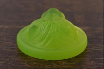 アンティーク雑貨　ウランガラス(ワセリンガラス)　ライオンのペーパーウェイト(文鎮、ディスプレイ)