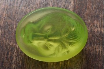 アンティーク雑貨　ウランガラス(ワセリンガラス)　ライオンのペーパーウェイト(文鎮、ディスプレイ)