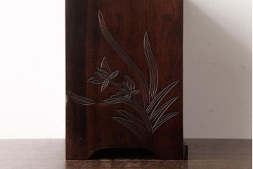 中古　伝統工芸　日光彫り　牡丹・菖蒲　どこか素朴さを感じる小引き出し(小物収納)