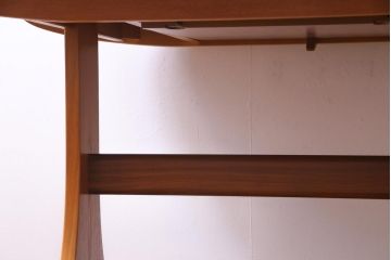 G-PLAN(ジープラン)　北欧家具　チーク材　珍しいデザインのエクステンションテーブル