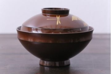 和製アンティーク　蜻蛉・草花の図　金彩が映える蒔絵木製椀8客セット(蓋付き椀)