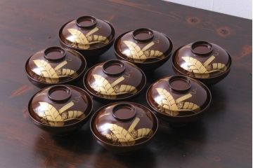 和製アンティーク　蜻蛉・草花の図　金彩が映える蒔絵木製椀8客セット(蓋付き椀)