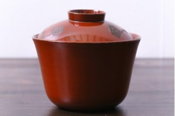 和製アンティーク　梅と松ぼっくりの図　羽反型　蒔絵木製椀8客セット(蓋付き椀)