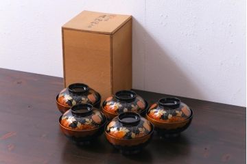 昭和期　外箱付き　輪島塗　菊の図　レトロモダンな雰囲気漂う蒔絵木製椀5客セット(蓋付き椀)