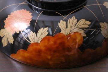 昭和期　外箱付き　輪島塗　菊の図　レトロモダンな雰囲気漂う蒔絵木製椀5客セット(蓋付き椀)