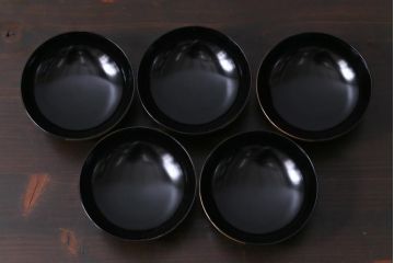 昭和期　外箱付き　輪島塗　菊の図　レトロモダンな雰囲気漂う蒔絵木製椀5客セット(蓋付き椀)