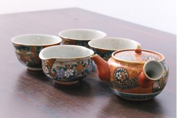 和製アンティーク　九谷焼　九谷庄三　色絵　牡丹と僧侶　茶器セット(急須、湯冷まし、湯呑み)
