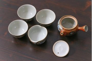 和製アンティーク　九谷焼　九谷庄三　色絵　牡丹と僧侶　茶器セット(急須、湯冷まし、湯呑み)
