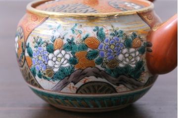 和製アンティーク　九谷焼　九谷庄三　色絵　牡丹と僧侶　茶器セット(急須、湯冷まし、湯呑み)