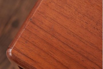 ヴィンテージ家具　北欧ビンテージ　G-PLAN(ジープラン)　チーク材　小振りで可愛らしいサイドテーブル(サイドキャビネット)