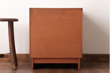 ヴィンテージ家具　北欧ビンテージ　G-PLAN(ジープラン)　チーク材　小振りで可愛らしいサイドテーブル(サイドキャビネット)