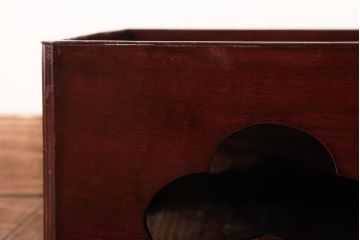 和製アンティーク　総ケヤキ材　艶やかな漆塗りが目を引くお膳