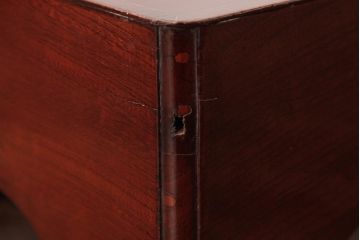 和製アンティーク　総ケヤキ材　艶やかな漆塗りが目を引くお膳