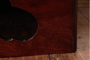 和製アンティーク　総ケヤキ材　艶やかな漆塗りが目を引くお膳