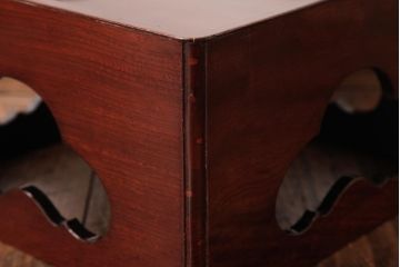 和製アンティーク　総ケヤキ材　艶やかな漆塗りが目を引くお膳