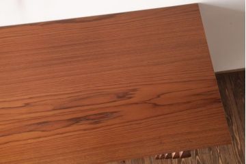 ヴィンテージ家具　北欧ビンテージ　AVALON　モダンな雰囲気漂う個性的な取っ手のチェスト(引き出し、サイドボード)(1)