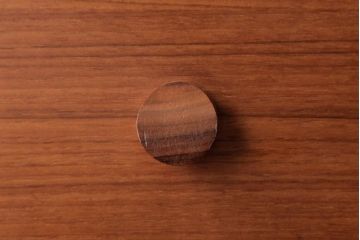 ヴィンテージ家具　北欧ビンテージ　AVALON　モダンな雰囲気漂う個性的な取っ手のチェスト(引き出し、サイドボード)(1)