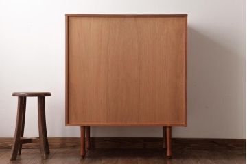 ヴィンテージ家具　北欧ビンテージ　AVALON　モダンな雰囲気漂う個性的な取っ手のチェスト(引き出し、サイドボード)(1)