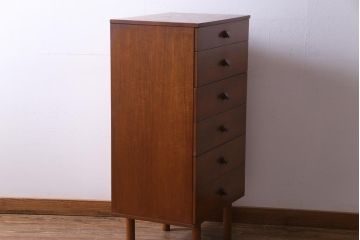 ヴィンテージ家具　北欧ビンテージ　AVALON　取っ手のデザインが目を引くレトロモダンな縦型チェスト(引き出し、サイドボード)